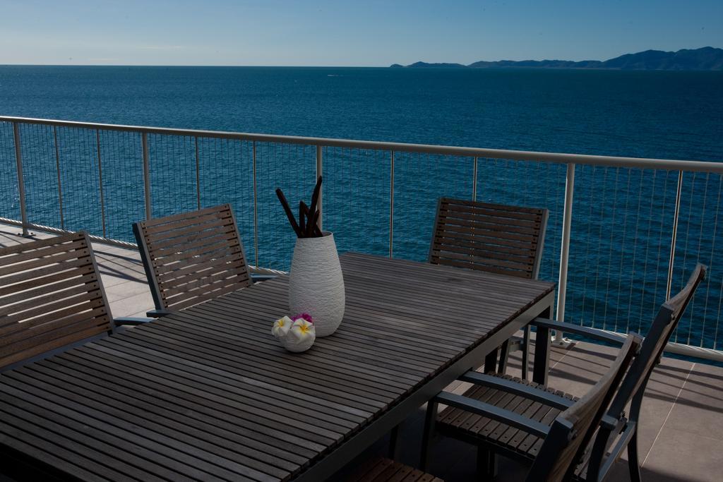 Penthouse On Bright Point Apartment Nelly Bay Bagian luar foto